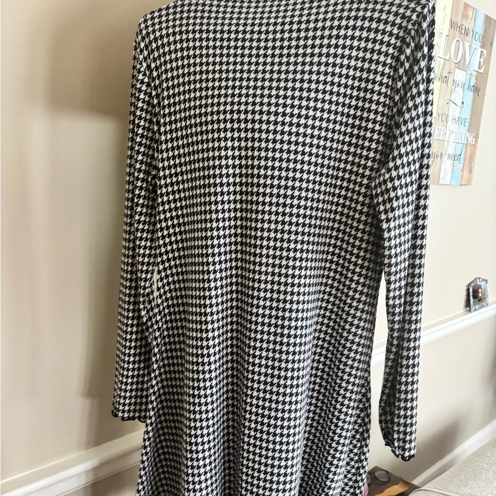 SO Houndstooth Long Sleeve Dress - Black and White